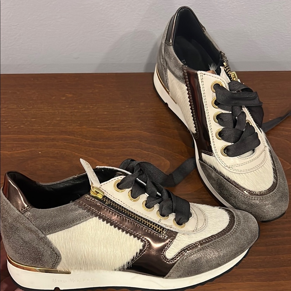 Stylish Gray and White Sneakers with Black Laces